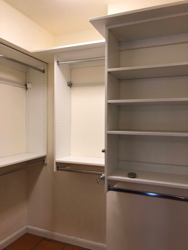 Building Photo - 1515 NE Beacon Dr