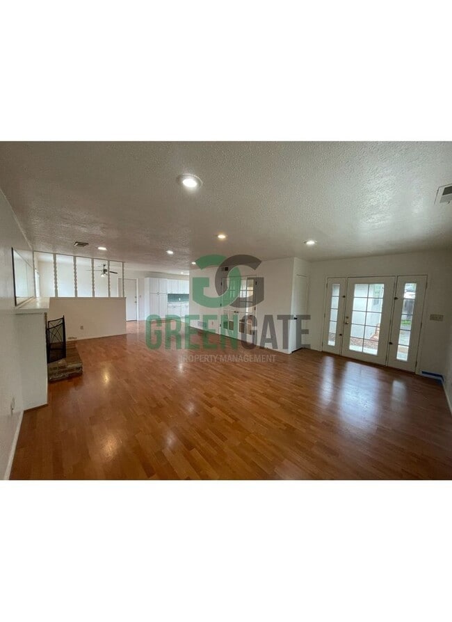 Building Photo - Spacious 4Bedroom 2Bath AVAILABLE NOW in Modesto!!