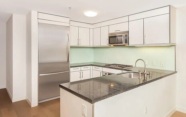 Building Photo - 301 Main St