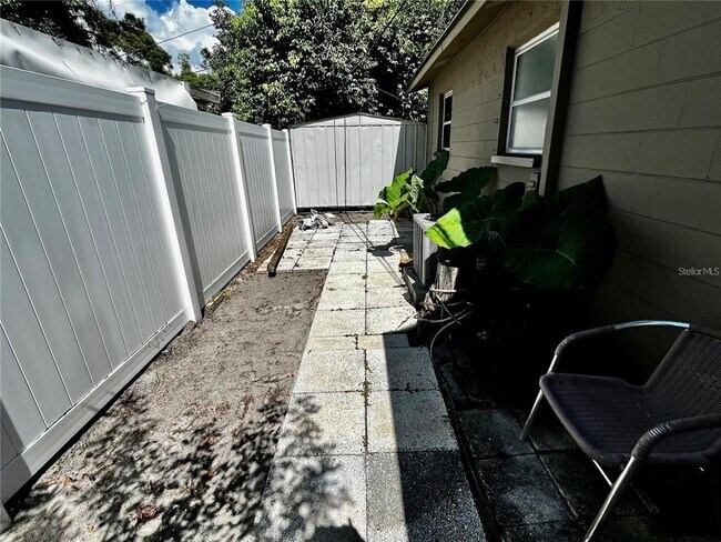 Building Photo - 15701 Waverly St