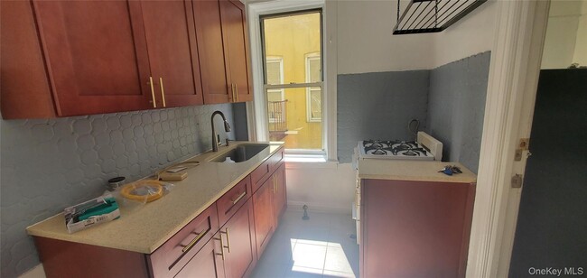 Primary Photo - 32-55-55 Steinway St