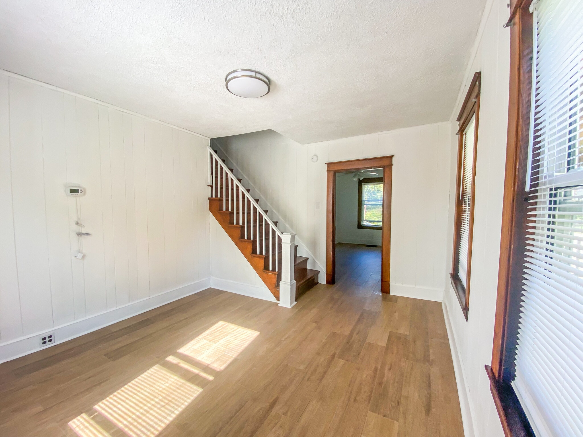 Building Photo - 8 Howe St