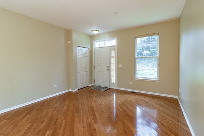 Building Photo - 810 Spencer Ln