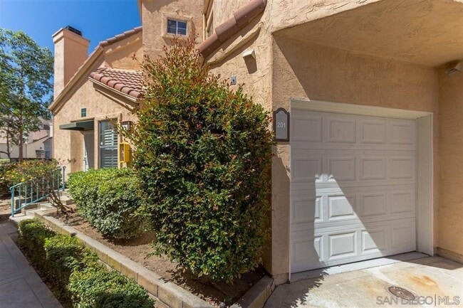 Building Photo - 2 Bed / 2 Bath Townhome in El Cajon