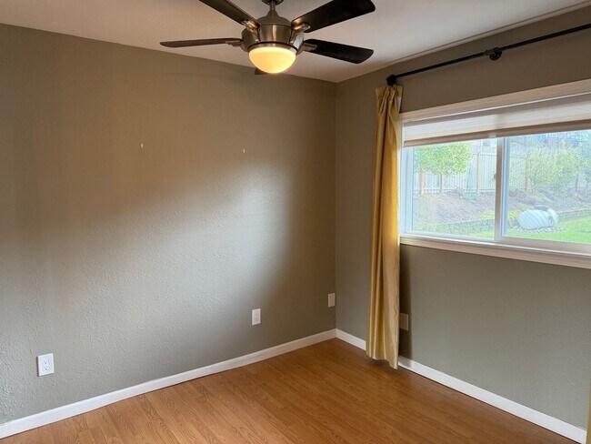 Building Photo - Rare Find with Main House and Fully Equipped ADU!