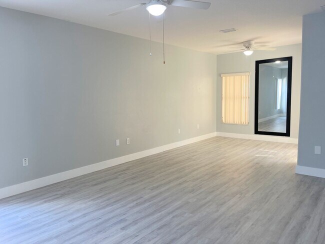 Building Photo - 212 Purslane Pass