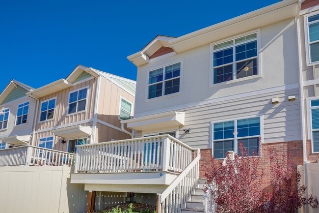 Building Photo - 3 bed 2.5 bath Townhome in Northwest Denver