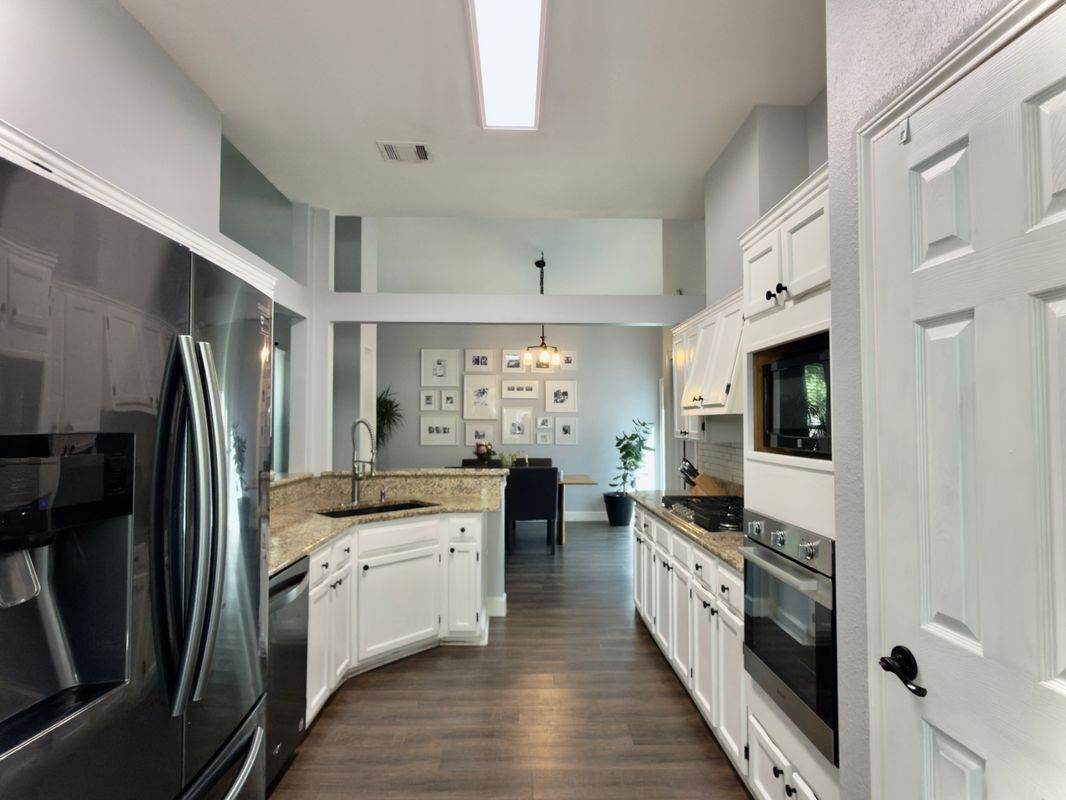 Building Photo - 2205 Tanglevine Dr