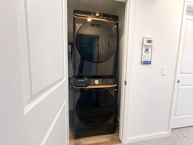 Building Photo - Brand New 2-bed 2-bath End Unit Townhome