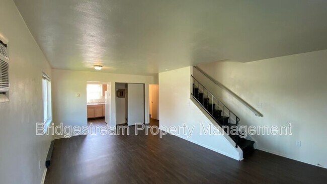 Building Photo - 1299-1 Sanlor