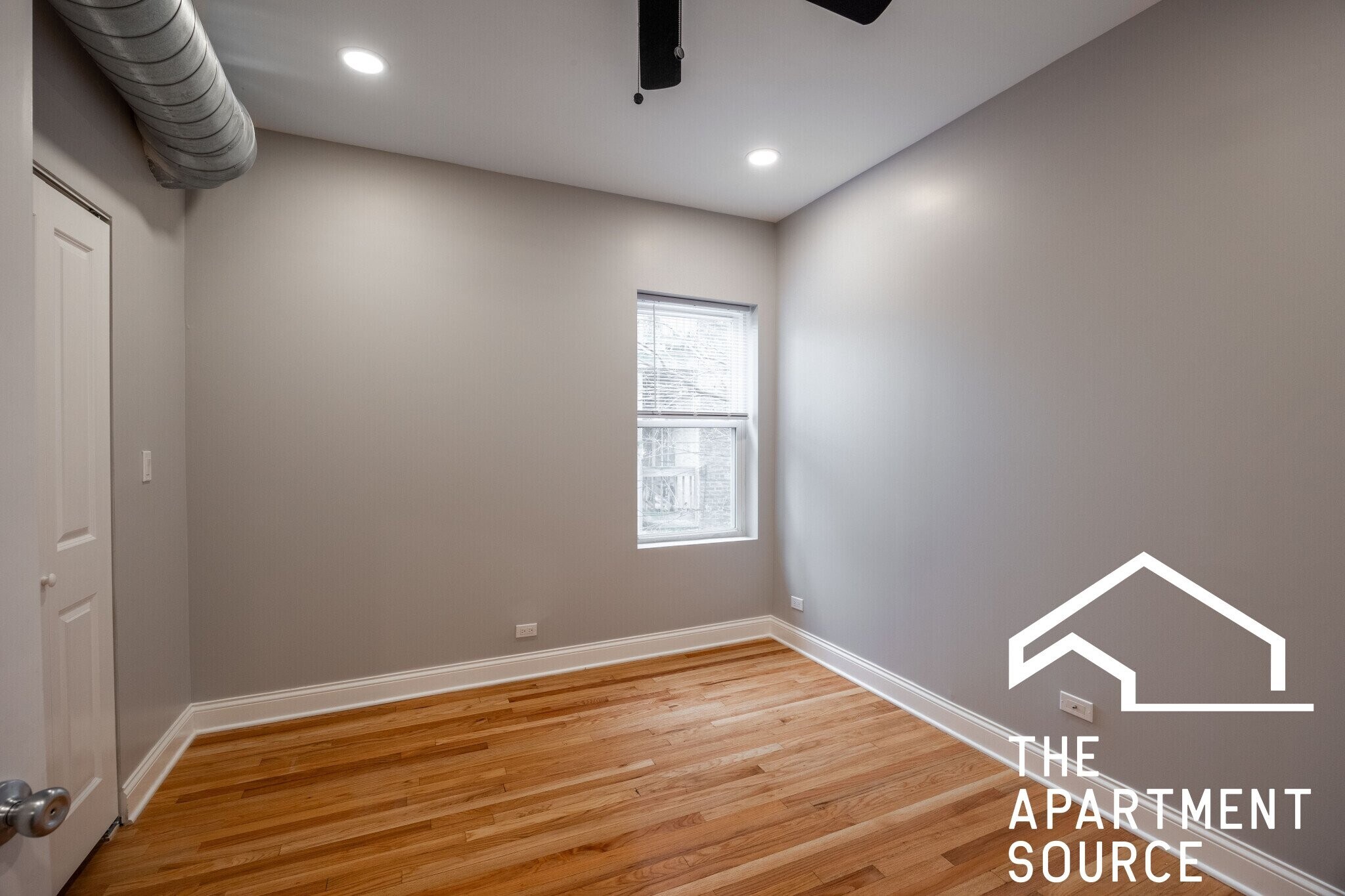 Building Photo - 1153 W Lunt Ave