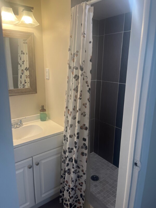 Building Photo - 10702 Laburnum Dr