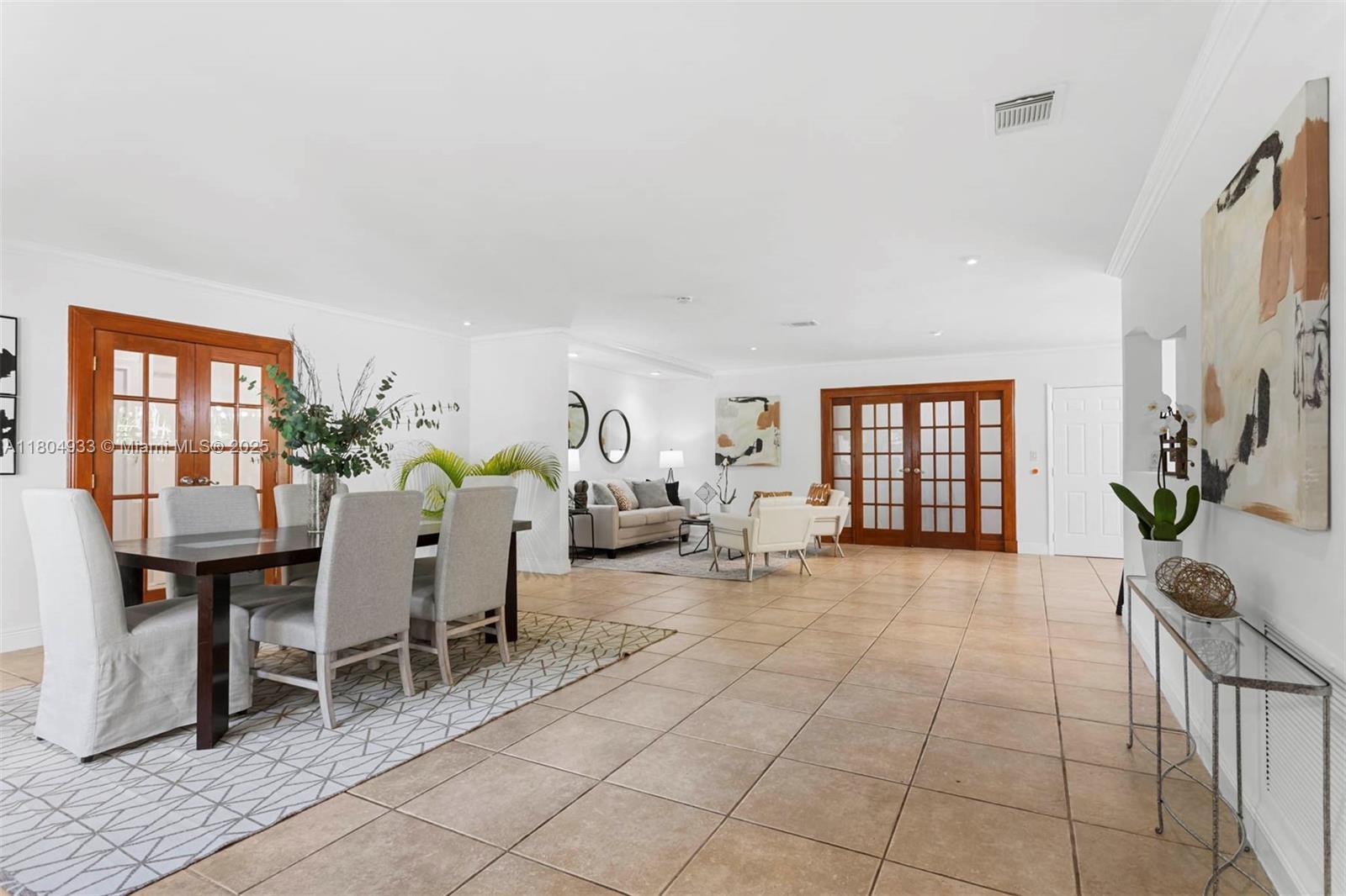 Building Photo - 6140 Pine Tree Dr