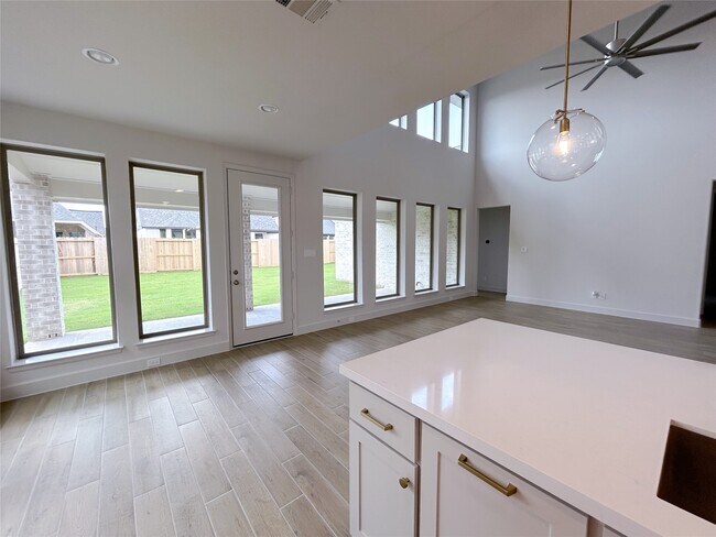 Building Photo - 5406 Holly Holw Ln