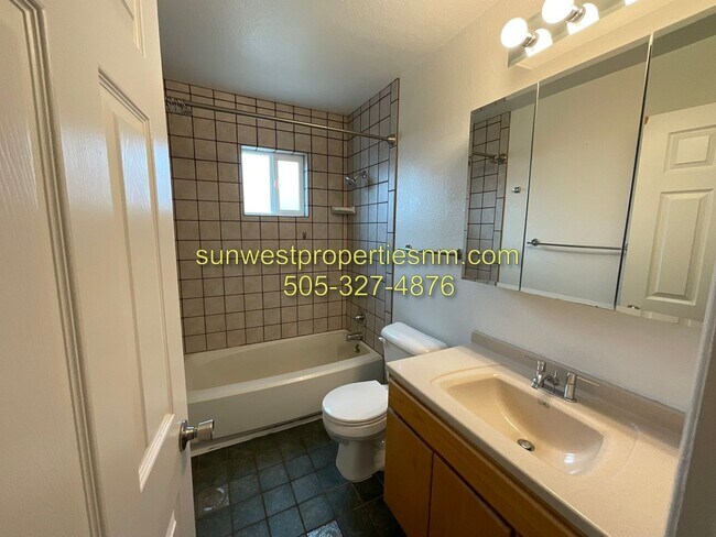 Building Photo - 3 Bedroom, 2 Bathroom with 2 Car Garage and Fenced Back Yard