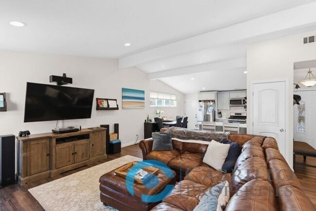 Building Photo - 2047 Finch Ln