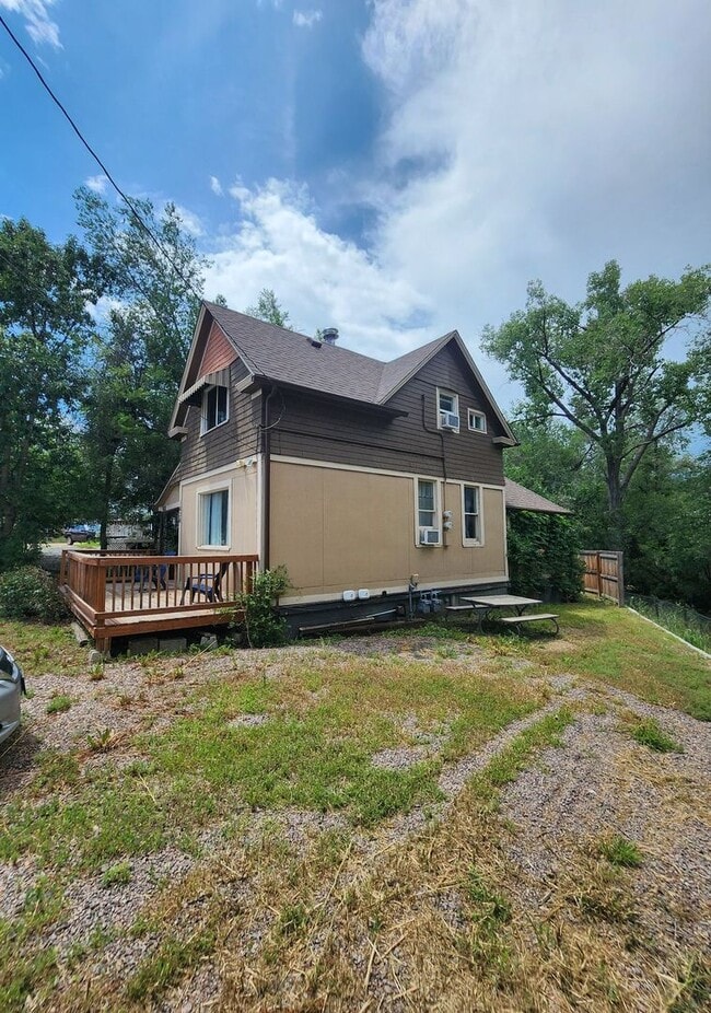 Building Photo - 2 Bedroom Duplex