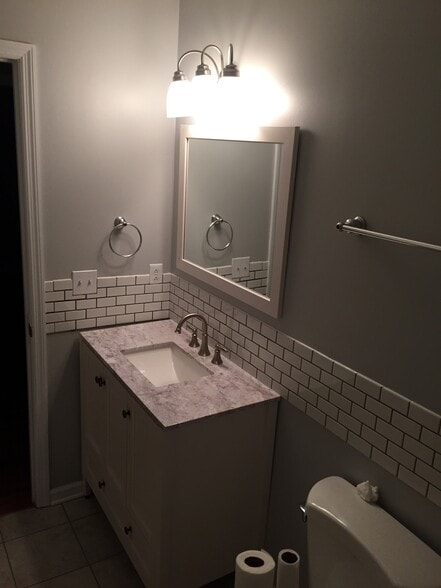Main Bath - 2407 Grover Street
