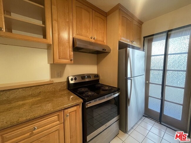 Building Photo - 5330 Zelzah Ave