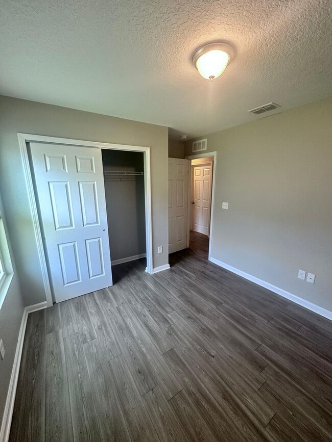 Building Photo - *** TWO WEEKS FREE ***  Gorgeous 4-Bedroom Home with Granite Counters & 2-Car Garage