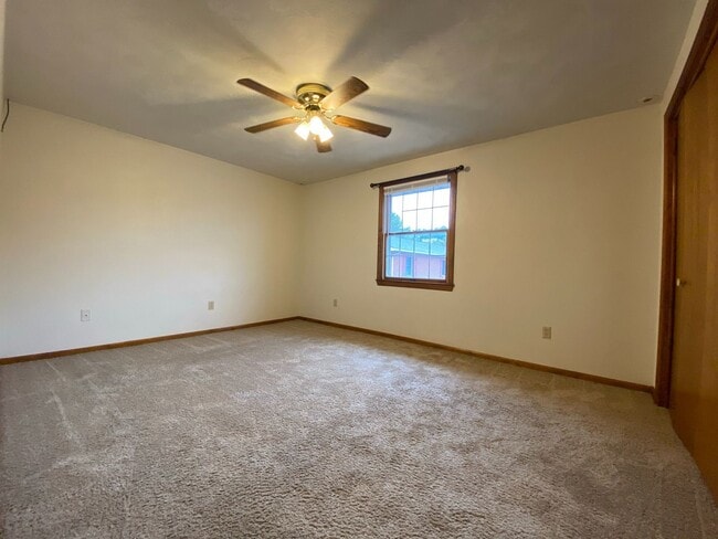 Building Photo - Edgewater Village 2BR Townhome! Yard, Pati...