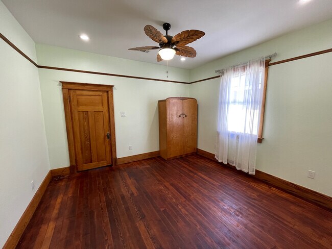 Building Photo - 2221 Saint Bernard Ave