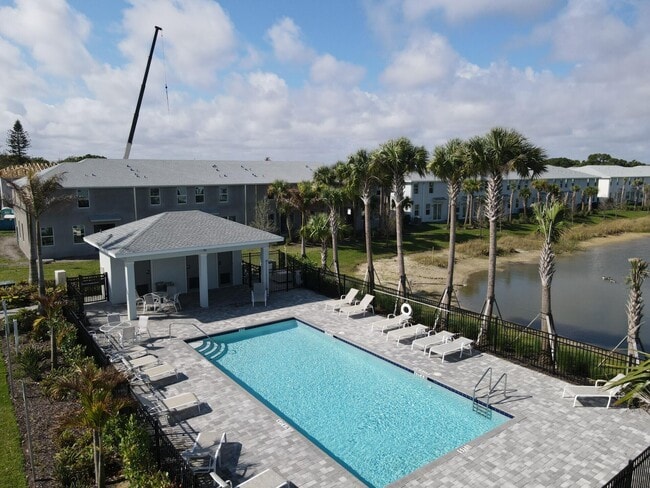 Building Photo - 586 Salisbury Cir