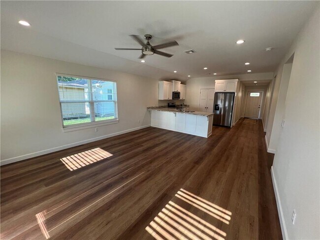 Building Photo - 308 S Collins Ave