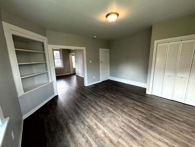 Building Photo - Lovely Two Bedroom Townhome with Fenced Yard