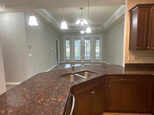 Building Photo - Sublease!   Lovely End Unit in Villas of West End LOOK!