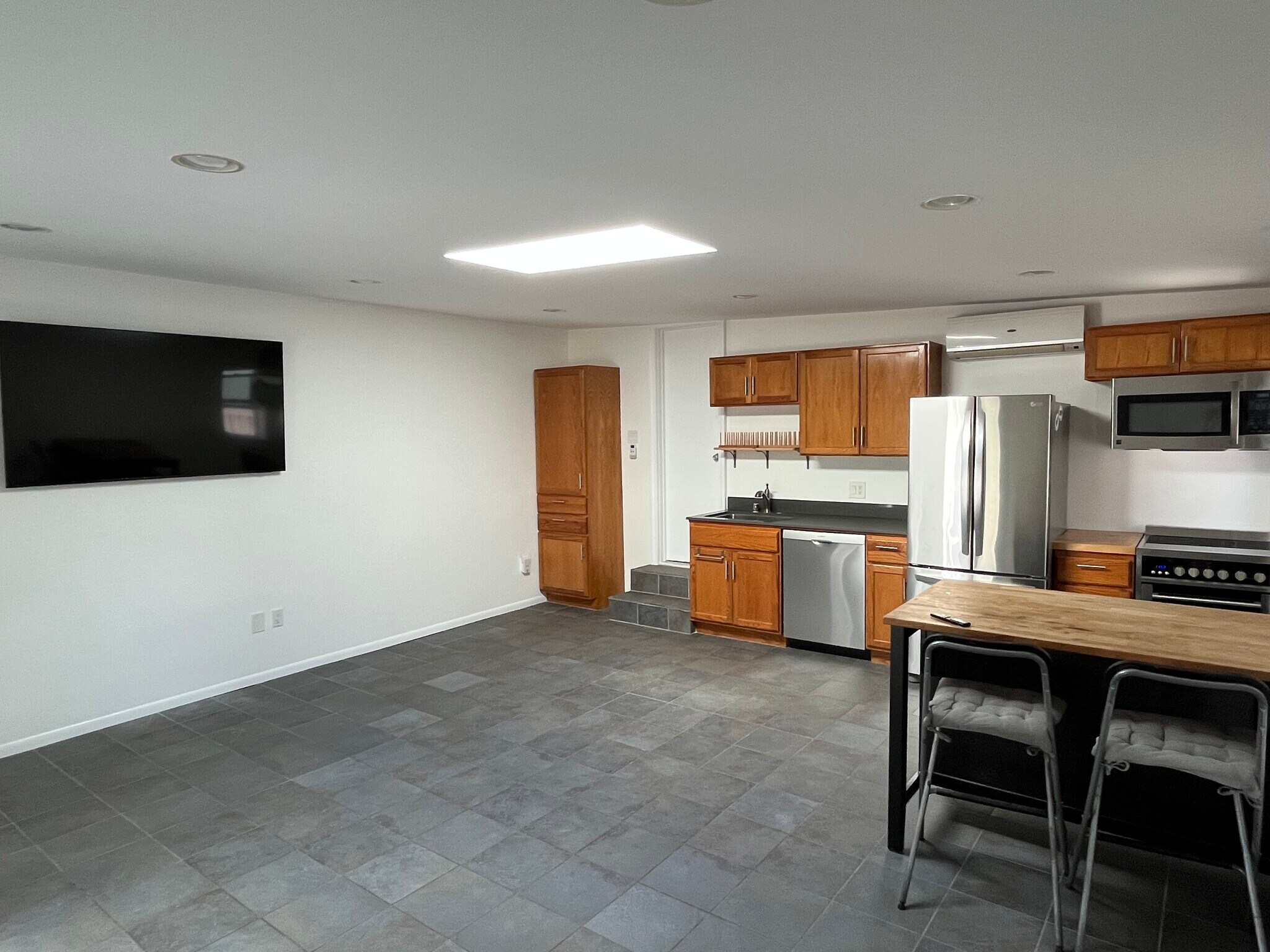 Building Photo - 15228 Valleyheart Dr