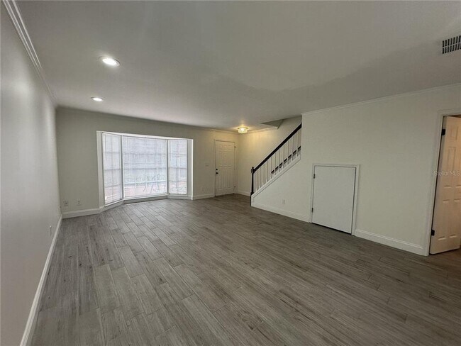 Building Photo - 308 S Bungalow Park Ave