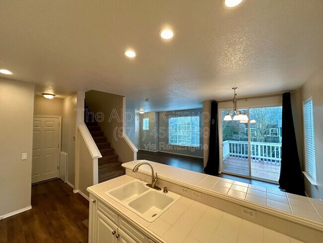 Building Photo - 10691 SW Celeste Ln