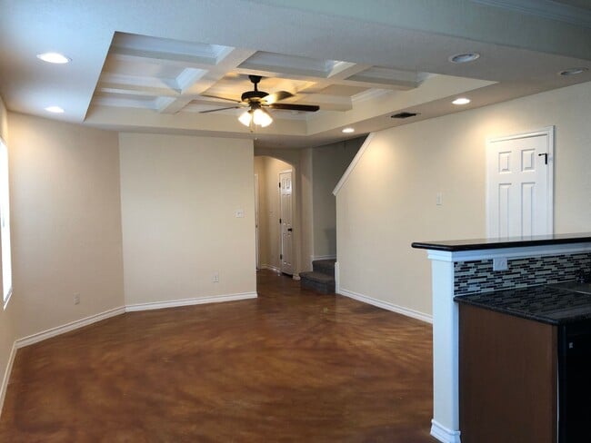 Building Photo - Town home for rent