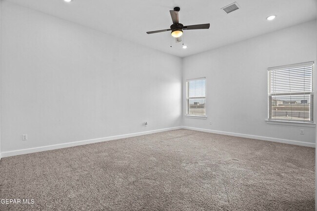 Building Photo - 979 Airship Pl