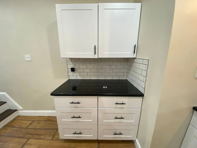 Building Photo - Stylish 3-Bedroom 2.5 Bath Available in Lancaster City