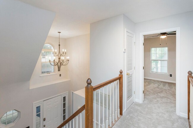 Building Photo - 105 Redbud Dr
