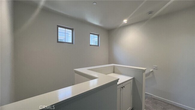 Building Photo - 110 Sunnyside