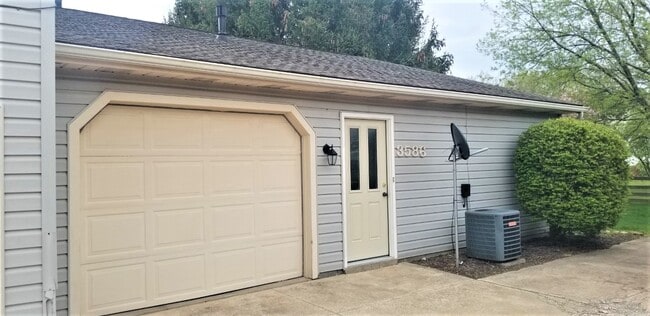 Building Photo - 3586 Harris Ave NW