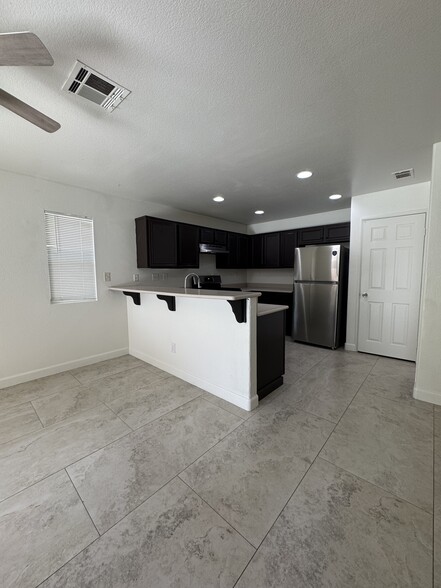 Building Photo - 15503 Venice Ln