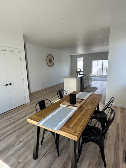 Building Photo - 425 War Room Ct