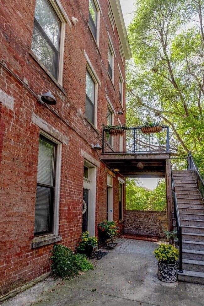 Building Photo - 306 Mulberry St