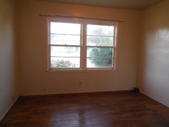 Building Photo - 456 Drakeley Ave