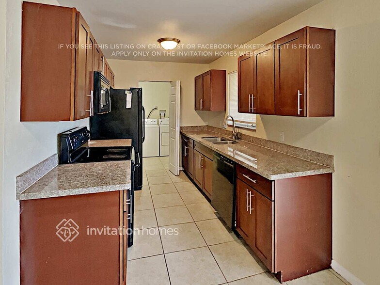 Building Photo - 364 Henthorne Dr