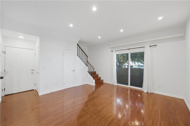 Building Photo - 1554 N Hobart Blvd
