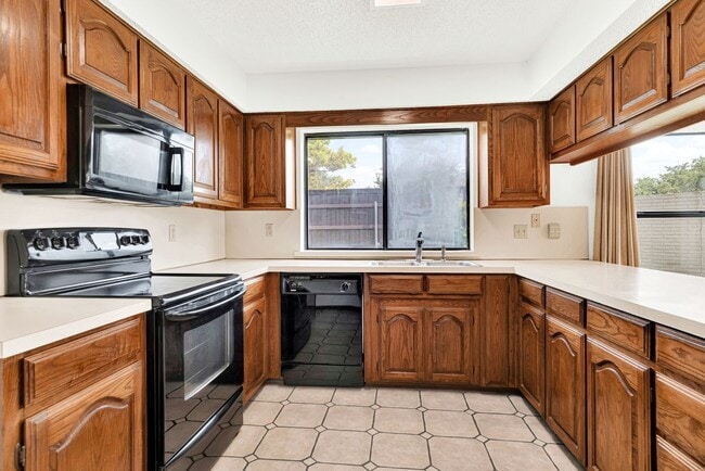 Building Photo - 2713 Pinery Ln