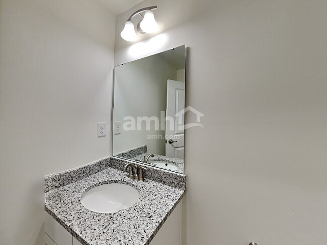 Building Photo - 653 Hamilton Park Dr