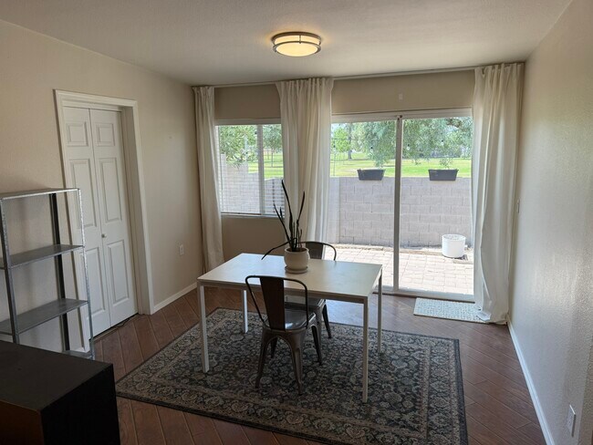 Building Photo - 1231 E Bluebell Ln