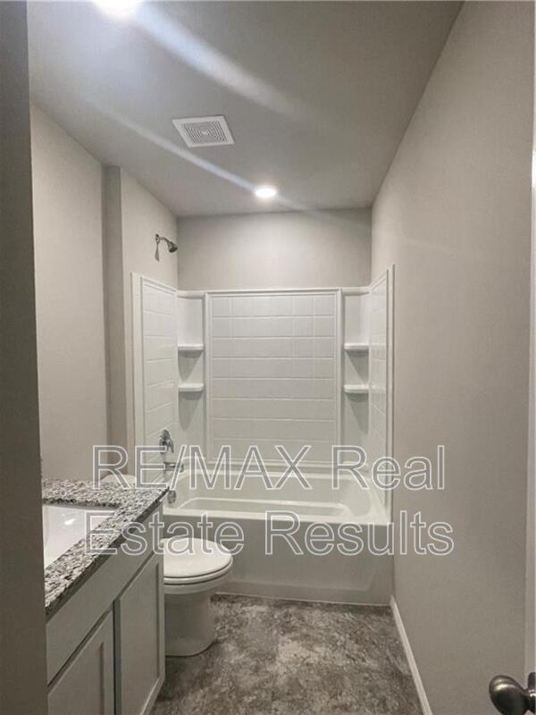 Building Photo - 806 Comanche Dr