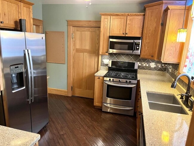 Building Photo - 1106 Country Club Rd